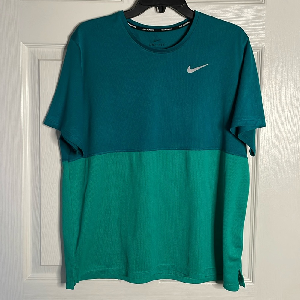 Nike dri fit short sleeve two tone tshirt